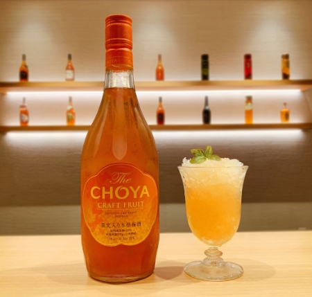 The CHOYA Craft Fruit serving suggestion, over ice